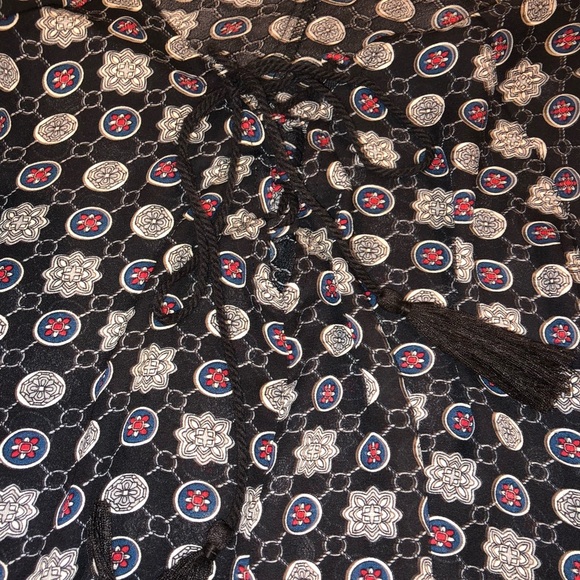 En Creme Blouse with Lace up front Sz M - Picture 3 of 4